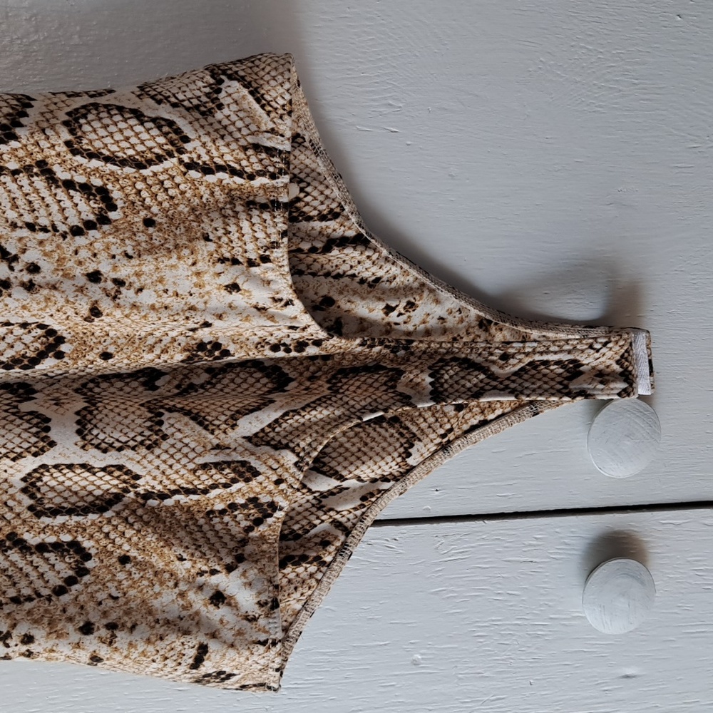 Astr The Label Double V Python Print Bodysuit Sz M - image 8